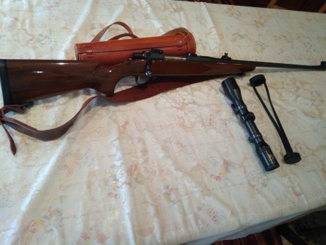 Buenos días, un buen amigo vende este rifle Browning en calibre 7mm rem mag con visor Zeiss 1,5-6x42 y 02