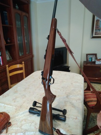 Buenos días, un buen amigo vende este rifle Browning en calibre 7mm rem mag con visor Zeiss 1,5-6x42 y 00
