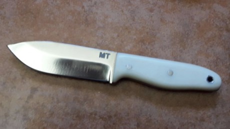 A la venta cuchillo artesanal MT Bushcraft del artesano Manuel de la Torre, en acero Bohler N-690Co y 00