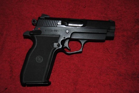 Vendo Pistola Firestar-Plus calibre 9mm, guiada con Licencia A,  cargador para 13 cartuchos y armazón 00