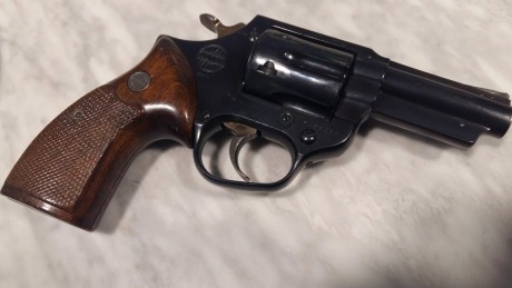 Pongo a la venta este Revolver Astra tres pulgadas guiado en F  y muy bien conservado  el arma esta en 02