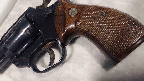 Pongo a la venta este Revolver Astra tres pulgadas guiado en F  y muy bien conservado  el arma esta en 12