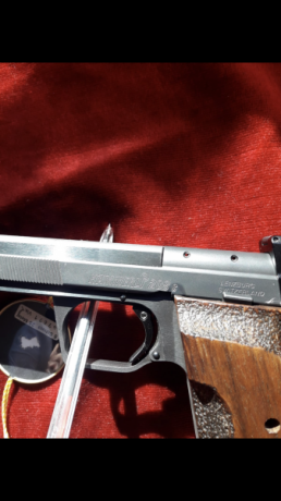 Se vende Hammerli 208 S calibre 22 lr., único propietario y muy poco usada, la pistola se vende con dos 12