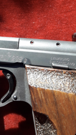 Se vende Hammerli 208 S calibre 22 lr., único propietario y muy poco usada, la pistola se vende con dos 11