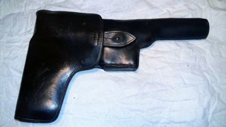 CERRAR VENDIDO GRACIAS Vendo de mi coleccion,una Funda de la pistola Berman muy bien conservada 150e dos 02