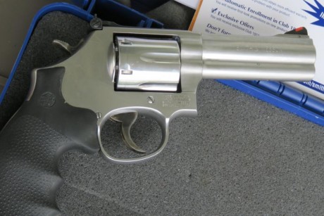 Vendo mi revolver S&W modelo 686 4 pulgadas 357/38 en perfectas condiciones, con maletín original 00