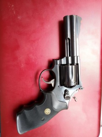 Vendo revólver s&w  686-5 de 4 pulgadas en calibre 357/38spl de 4 pulgadas en Pavón, el arma está 01