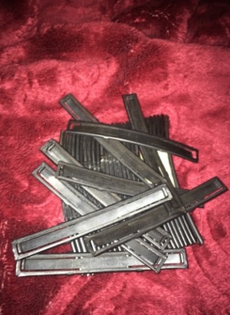 Vendo clips (cargadores) para mosin-nagant y carabina sks.
42 clips para mosin-nagant, original Tula (sovietico) 01