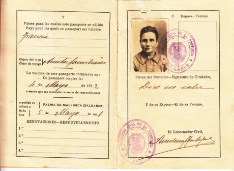  EN RECUERDO Y HOMENAJE A LOS QUE YA NO ESTÁN. 

Si pones en  GOOGLE   PASAPORTES EN LA MEMORIA  da igual 82