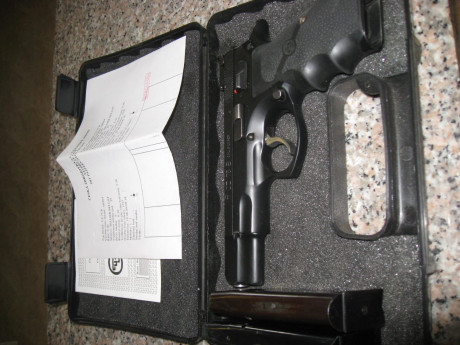 pistola cz75 en perfecto estado, adjunto fotos, precio de 300 eur, tlf 629726198 02