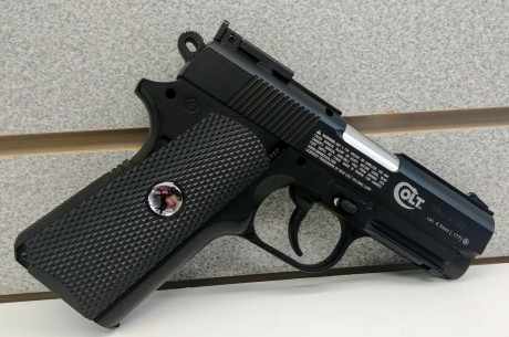 Vendo mi pistola de perdigones Colt Defender fabricada por Umarex con licencia de Colt.
Toda de metal, 00