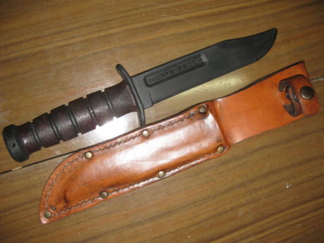 Cuchillo kabar de la casa imi de entrenamiento de goma con funda de cuero vintage 25€, pistola 1911 a1 00