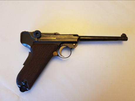 Hola compañeros, es una pistola MAUSER P08 original, calibre .30 Luger (7.65)  fabricada por MAUSER-WERKE 01
