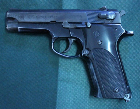 Buenas tardes, vendo pistola SMITH&WESSON, modelo 59 en calibre 9 mm PARABELLUM.
El arma tiene las 02