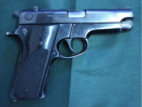 Buenas tardes, vendo pistola SMITH&WESSON, modelo 59 en calibre 9 mm PARABELLUM.
El arma tiene las 01
