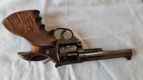Vendo revolver astra macht cal 38 en muy bien estado y muy poco uso. Fabricación nacional para tiro de 02