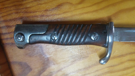 Hola a todos:
Necesitaba por favor opiniones sobre esta bayoneta alemana Simson de IGM y si su estado 01