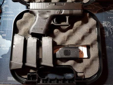 Se vende arma particular Glock 26 3ra generación 
Maletín original con accesorios de serie e instrucciones
Cargador 00