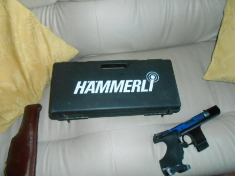 Vendo pistola HAMERLI SR 20 RRS con dos carros 22-32 cuatro cargadores todos los accesorios ha pegado 00
