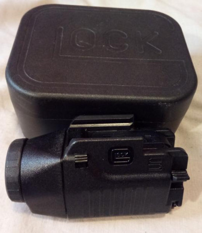 Se vende linterna láser original de Glock GTL 21, con destrornillador y bombilla de recambio, practicamente 00