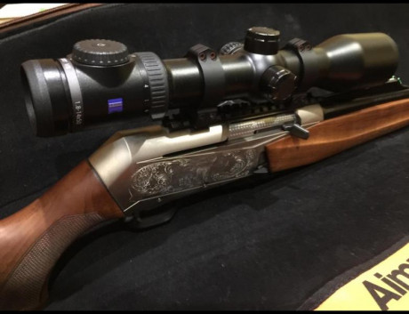 Se vende rifle con un ańo de uso marca BROWNING mk3 cal.300Win Mag. Semiautomático. Lleva montado un visor 01