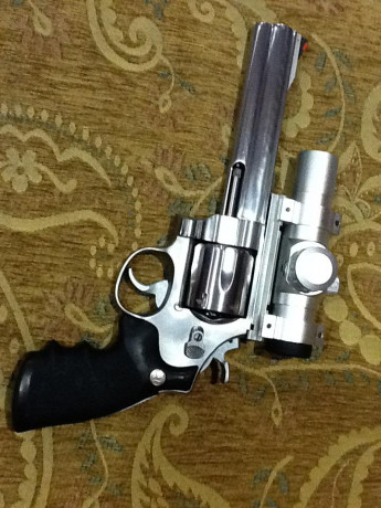 Vendo por no usar un revolver S&W 44 629 Magnum
Lo compre hace años a un forero y he tirado 6 cartuchos 00