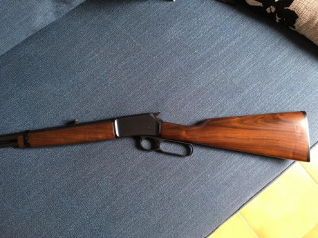 Vendo una carabina Browning BL-22 tipo oeste americano (Palanquera) calibre 22 lr. Se encuentra en perfecto 00
