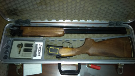 Pongo a la venta una escopeta Laurona superpuesta  Sporting , con 71 centimetros de cañon , banda ancha 10
