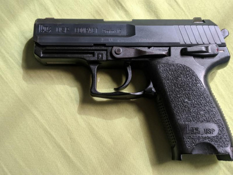 Se vende pistola HK USP compact con dos cargadores, y y funda rígida, está guiada en A, el arma se encuentra 02