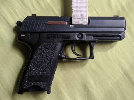 Se vende pistola HK USP compact con dos cargadores, y y funda rígida, está guiada en A, el arma se encuentra 01