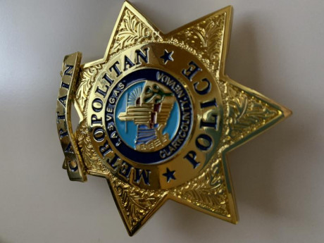 Pongo a la venta una placa la Policía de Las Vegas, Nevada, rango de Capitán (LVMPD)
Placa maciza fabricada 00