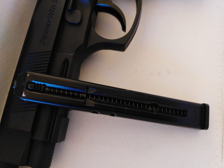 Vendo Pistola Beretta de Airsoft, funciona con cartuchos de CO2 de 12g y BB s(bolas) de P. V. C de 6mm, 02