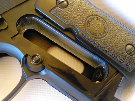 Vendo Pistola Beretta de Airsoft, funciona con cartuchos de CO2 de 12g y BB s(bolas) de P. V. C de 6mm, 00