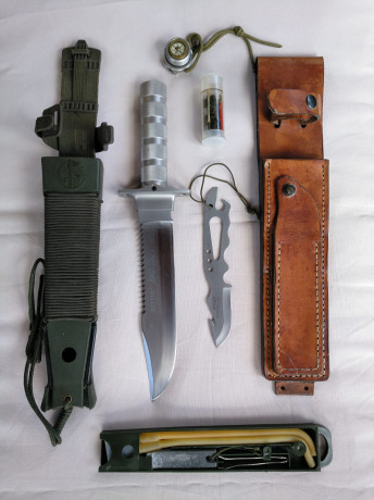 Vendo cuchillo aitor jungle king 1 (de los primeros, de los años 80s) 
Completo y con todos sus accesorios 02