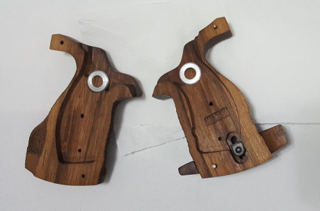 Vendo empuñadura anatómica regulable de madera, nueva sin retocar, nunca estrenada, para revólveres S&W 60