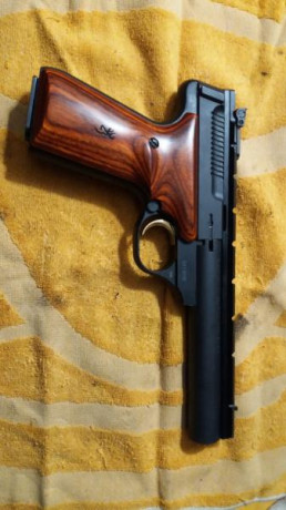 Cambio esta arma por dejar la licencia F.

Browning Buckmarck Target guiada en F. Año 2009. Cañon de 5,5 10