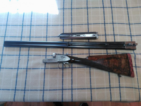 Vendo escopeta Eduardo Chilling, fabricada en los años 20 
calibre 20
72 de cañon
choques 3 y 1 
expulsora
grabados 01