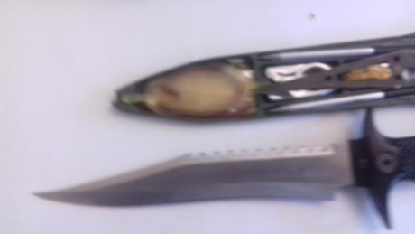 Buenos dias: vendo este magnifico cuchillo usado un par de veces, con todos sus accesorios completos, 01