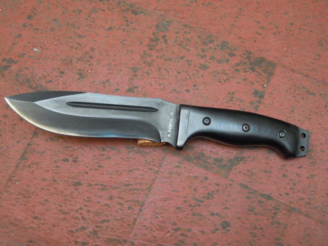 Pongo a la venta cuchillo SPARTAN creado por A. Corts y Manuel de la Torre, sin uso alguno, de una serie 01