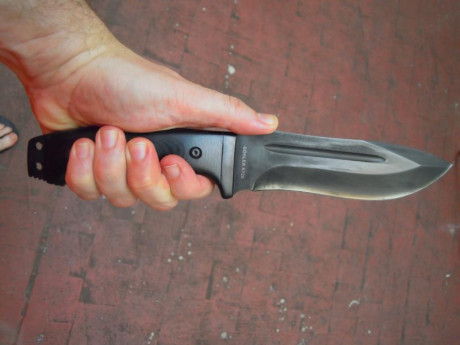 Pongo a la venta cuchillo SPARTAN creado por A. Corts y Manuel de la Torre, sin uso alguno, de una serie 00