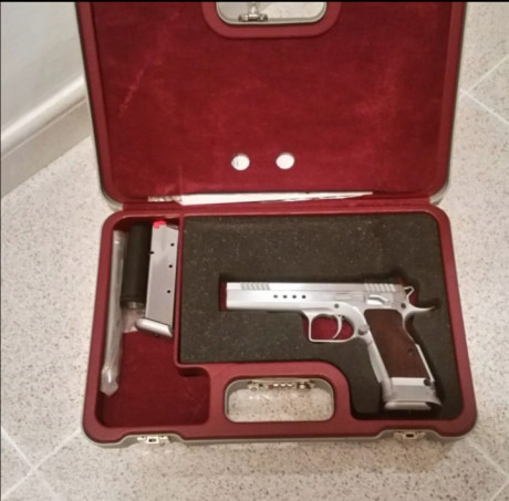 Hola,  vendo mi pistola Tanfoglio Custom Limited, de un solo propietario tiene 2 años Esta  prácticamente 02