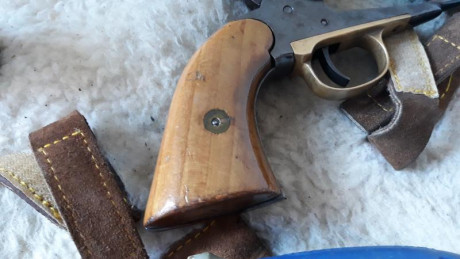 Vendo este revolver , modelo 1898, del año 1990, el básico de Pietta. Como se aprecia en las fotos ha 22