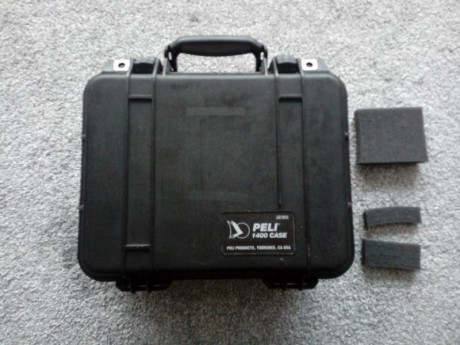 La maleta PELi de toda la vida, pequeña y duradera, modelo 1400
https://www.pelishop.es/es/77-pelicase-1400-negra-sin-espuma.html
Tiene 01