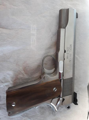 Un amigo vende las siguientes armas:
Pistola Springfield 1911 calibre 9 mm parabellum
Revolver Llama calibre 90