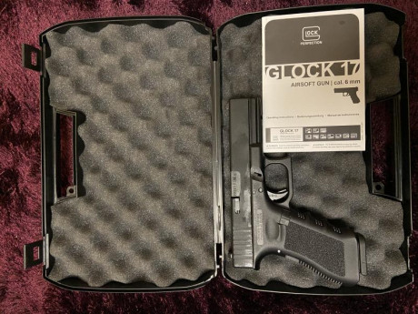 Vendo Glock 17 de Umarex a estrenar, fue un regalo y no lo voy a utilizar. Adjunto maletín de transporte 01