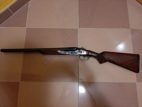 Vendo escopeta AMR calibre 12 Magnum  de perrillos con choques cilíndricos y cañones de 50 centímetros. 40