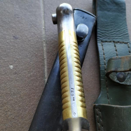 Vendo bayoneta argentina 1891 Solingen Alemania.Modelo con mango de bronce destinadas a la armada y suboficiales 22