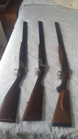 un amigo vende tres escopetas  superpuestas calibre 12 las tres,una browning b125 expulsora cañones de 01