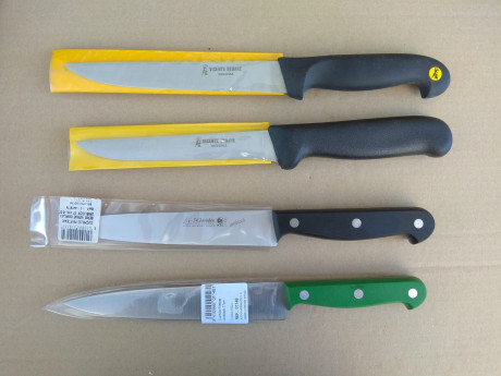 Buenas:
Pongo a la venta esta serie de cuchillos 3 claveles y varias marcas de excelente calidad, todos 21