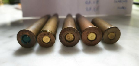 Hola compañeros, tengo estas balas de mi abuelo, y no se que calibre son ni en que rifles o fusiles se 01